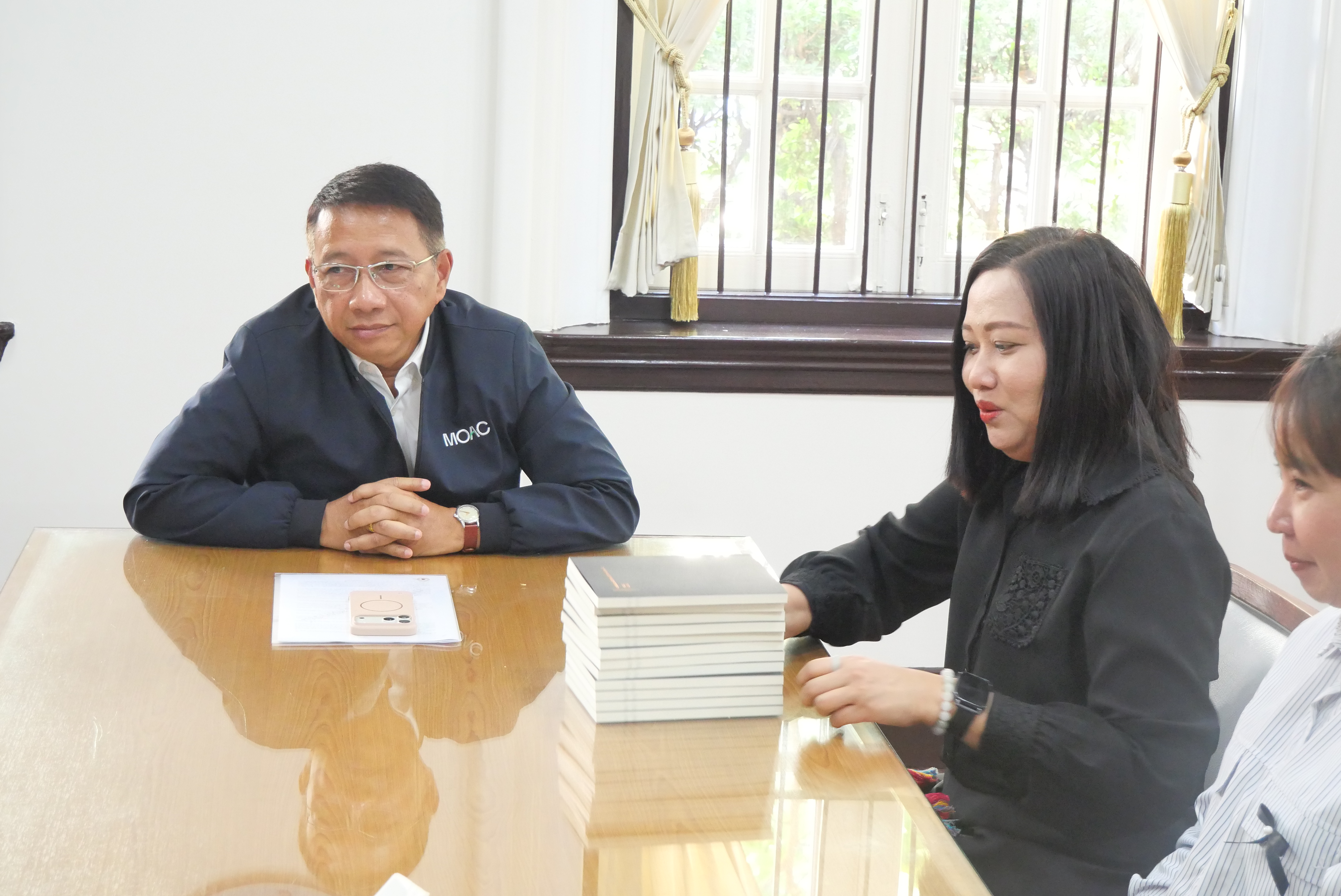 title - สำนักบริหารกลาง ส.ป.ก. ร่วมแสดงความยินดี และสวัสดีปีใหม่ อธิบดีกรมตรวจบัญชีสหกรณ์ พร้อมรับพรต้อนรับปีใหม่ 2569